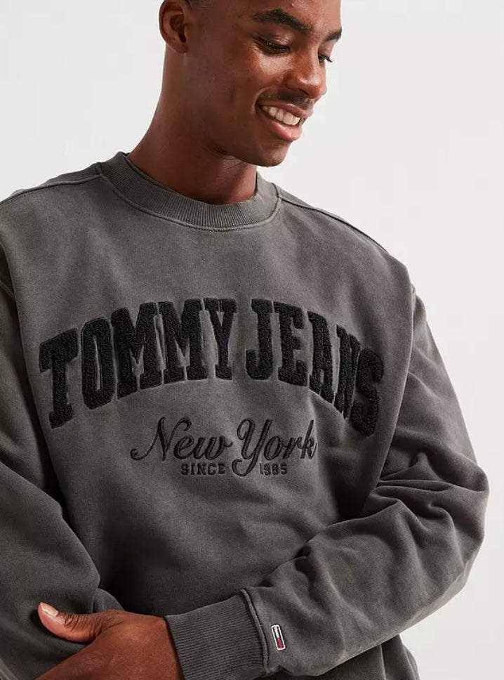 Tommy Jeans Embroidered Logo Sweatshirt