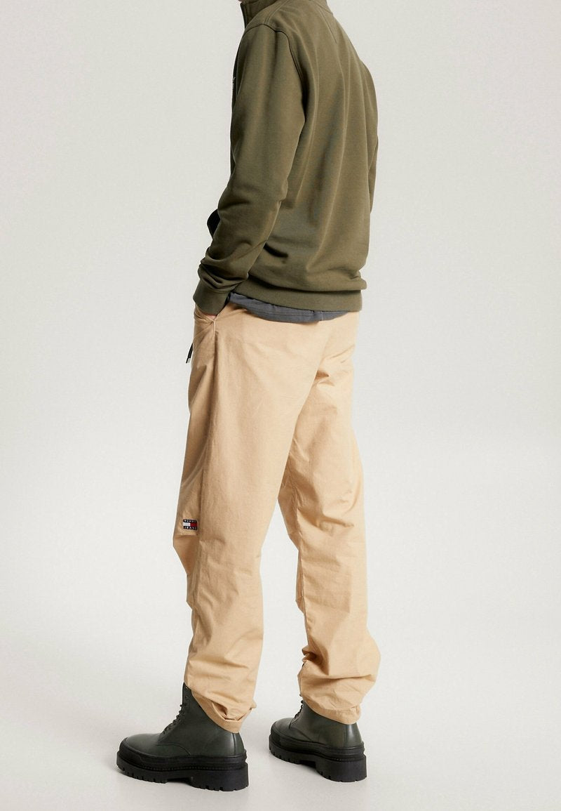 Tommy Jeans Worldwide Quarter-Zip Sweatshirt